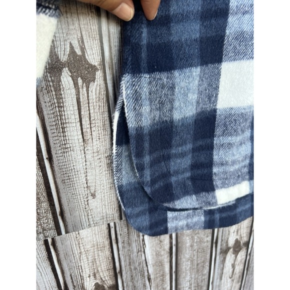 Banana Republic Women's Blue Plaid‎ Flannel Button Front Shacket  Size XS - Picture 6 of 10